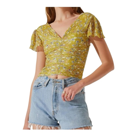 Astr Tops - Astr The Label Lime Yellow Floral Mini Pleated Feminine Flirty Crop Top New